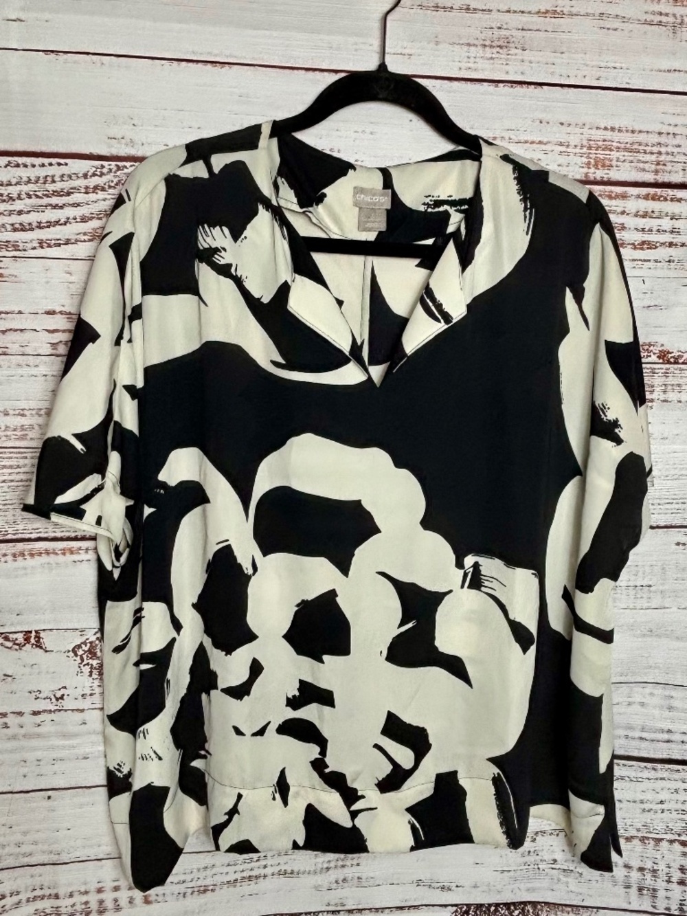 Chico's short sleeve blouse black and creme size 2
